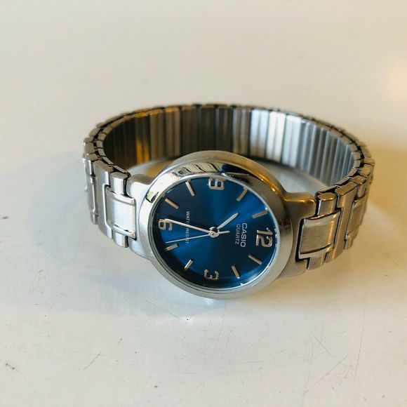 casio stretch band watch